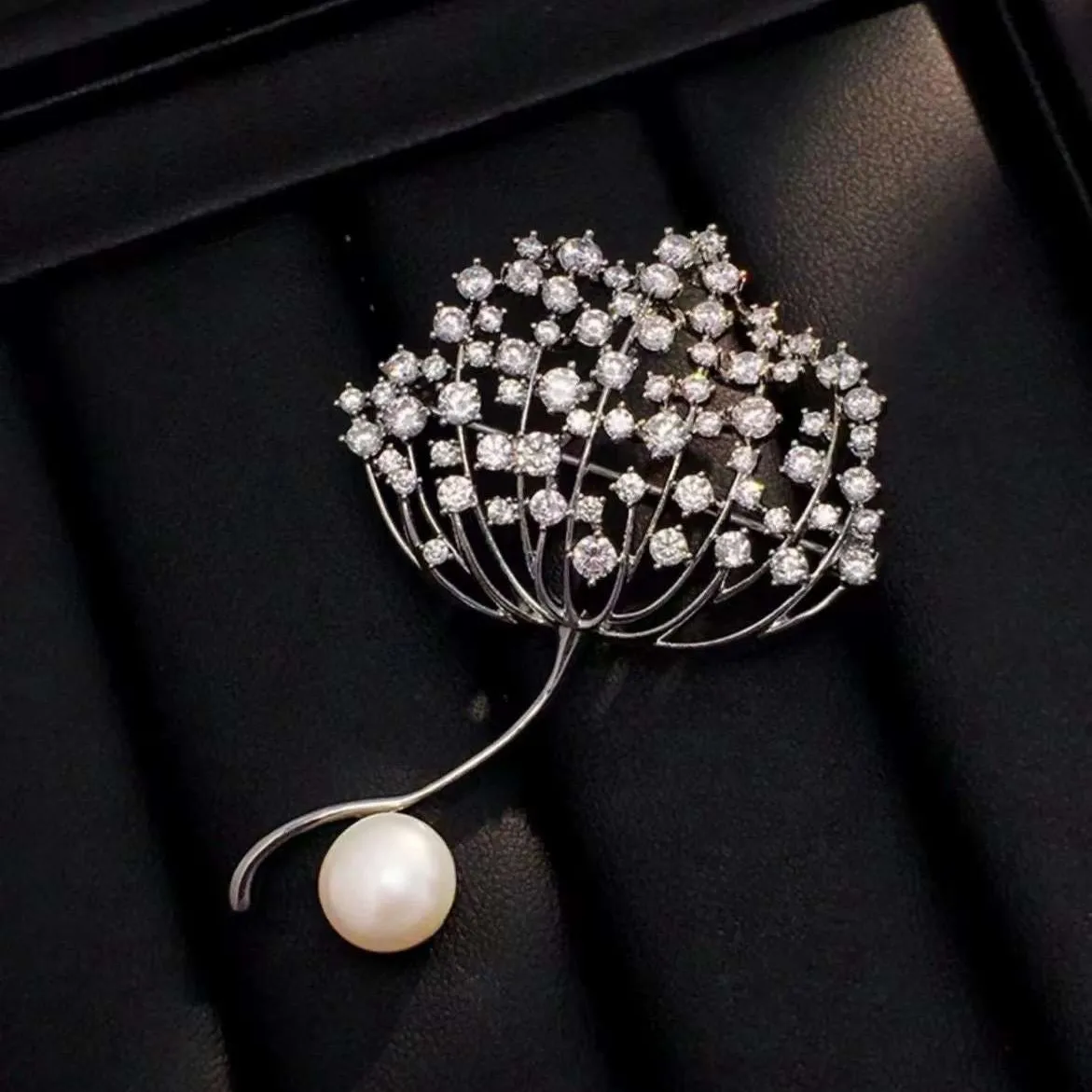 

New Dandelion brooch 9-10MM natural freshwater round and flawless Edison pearl brooch Zhuji pearl clip