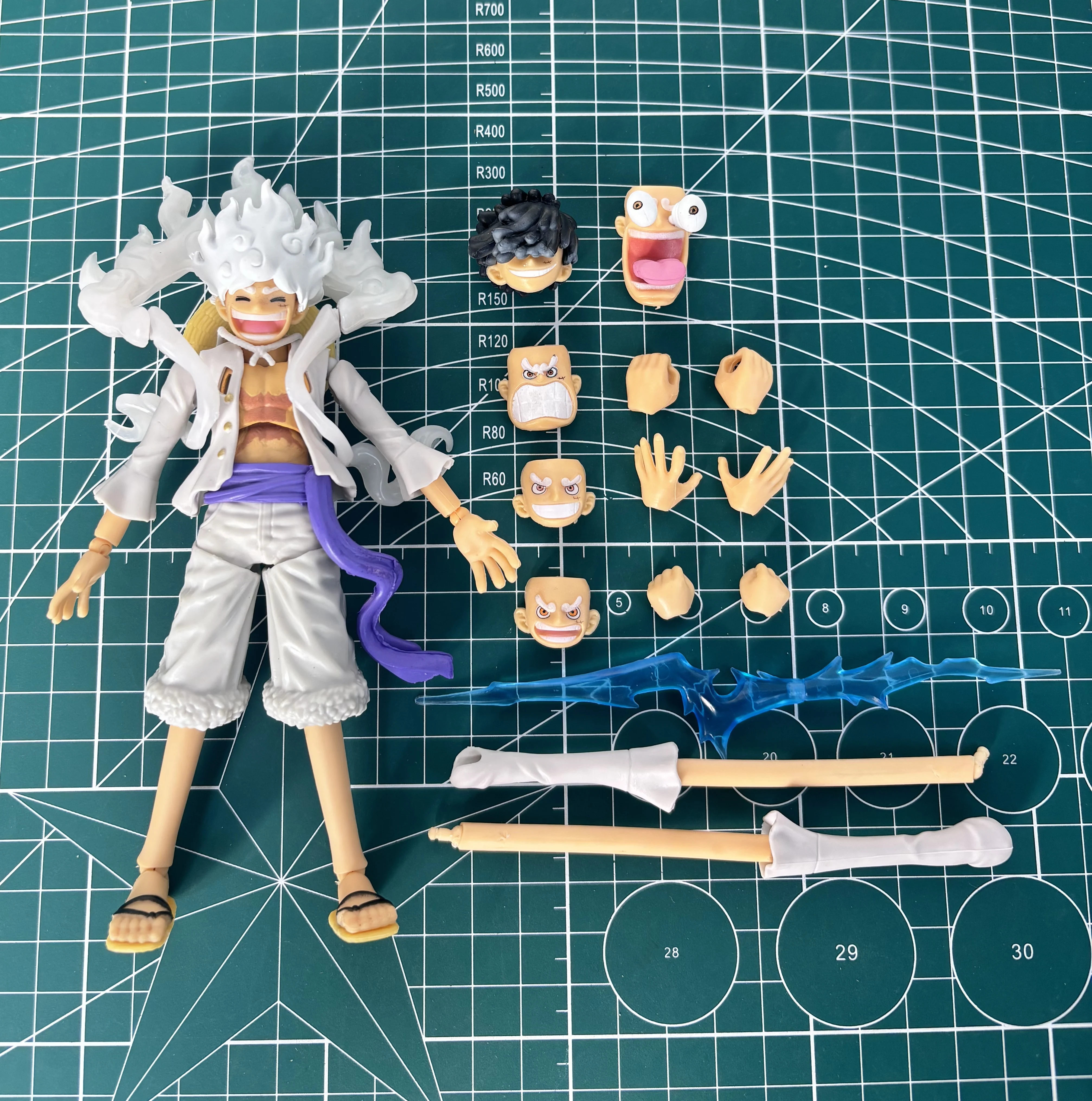 One Piece Luffy Gear 5 Sonnengott Nika Actionfigur, Anime-Figur Modell-Ornament mit Mehrfachem Zubehör