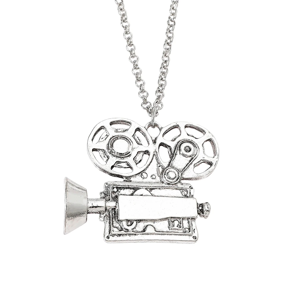 Vintage Film Projector Necklace – Mini Retro Movie Camera Pendant, Cinematic Jewelry for Film Lovers & Directors