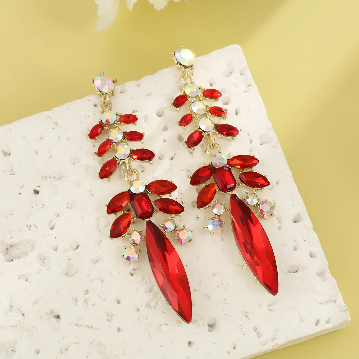Korean flash luxury leaf fringed earrings temperament advanced sense bridal dinner party fashion exaggerated ear jewelry