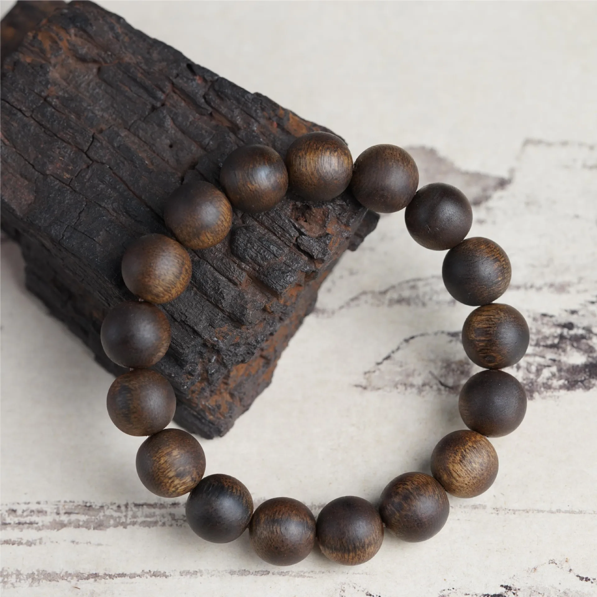 

Аутентичные вьетнамские Nha Trang белое агаровое дерево Nan 1,0 с одним кругом, минималистичные пухлые коллекционные украшения унисекс