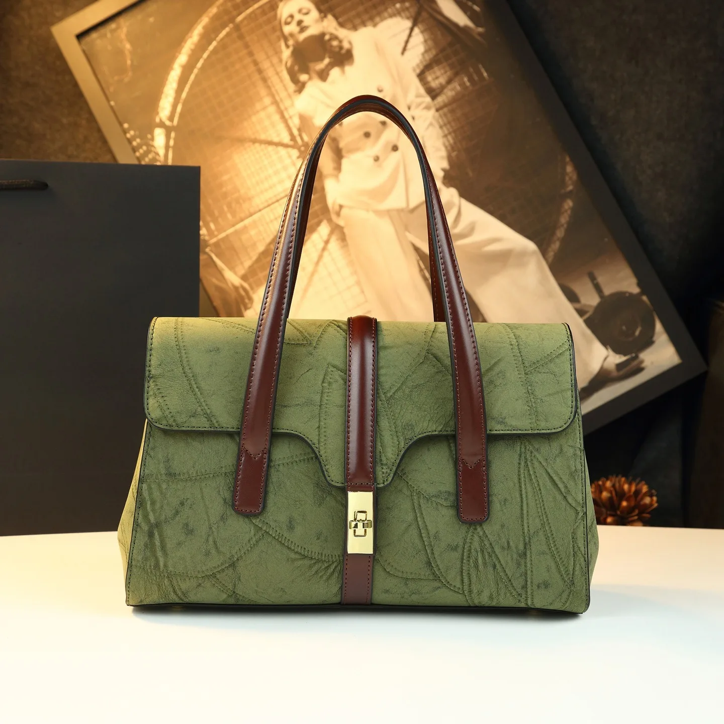 

Retro autumn and winter handbag 2026 new fashionable middle-aged women's mother bag shoulder bag