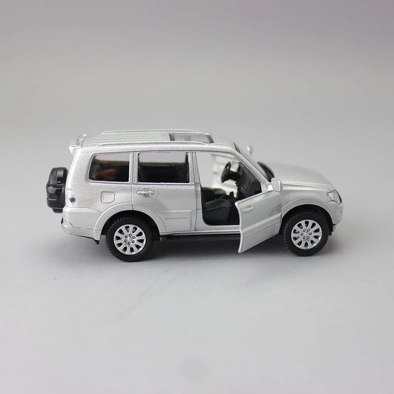 Diecast Originele 1:43 Schaal Pajero Simulatie Legering Model Auto Statische Display Collectible Toy Gift Decoratie Souvenir