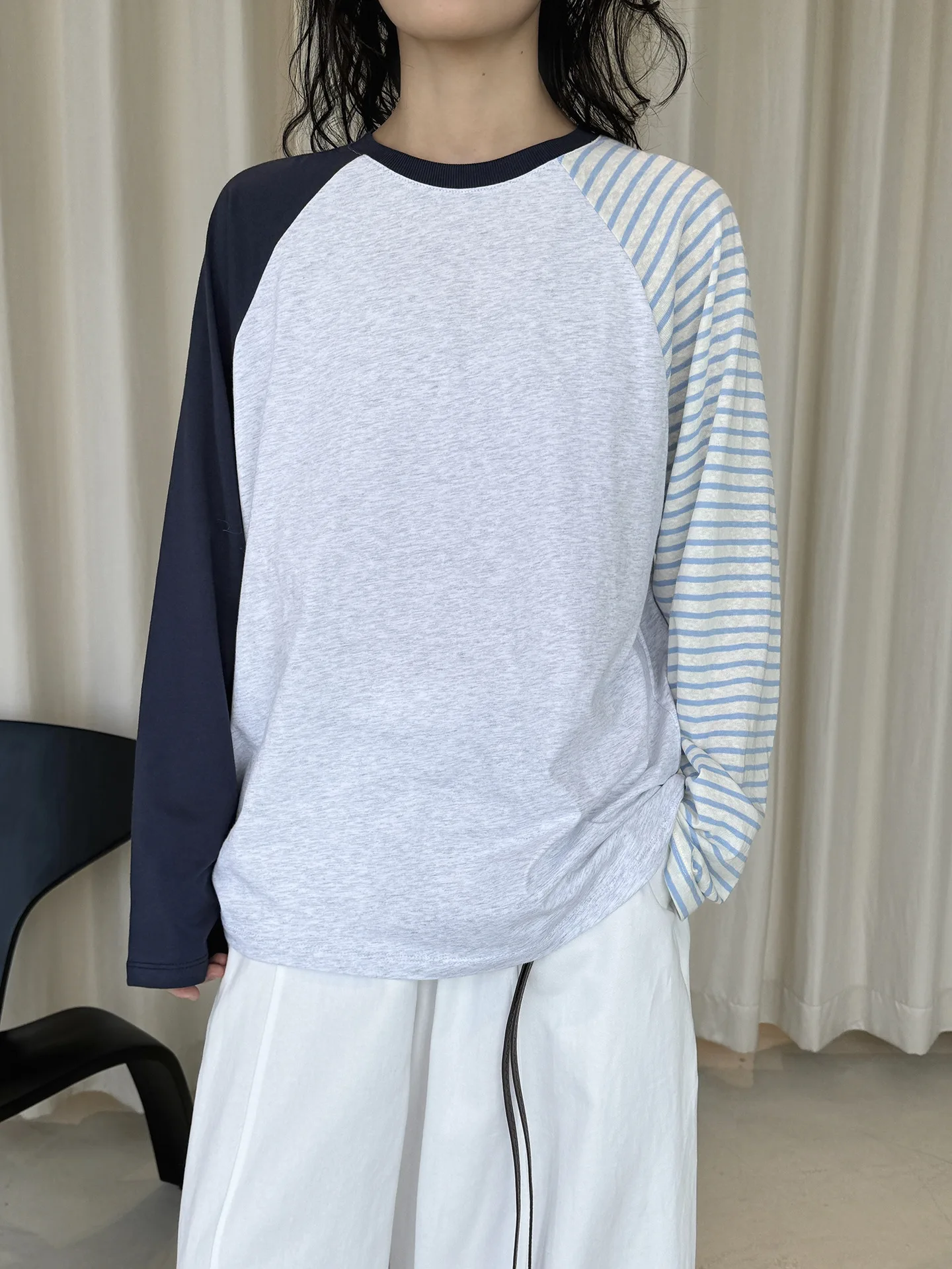 초봄 신상 패셔너블 스타일 배색 스트라이프 스플라이싱 라운드넥 루즈핏 여성 티셔츠