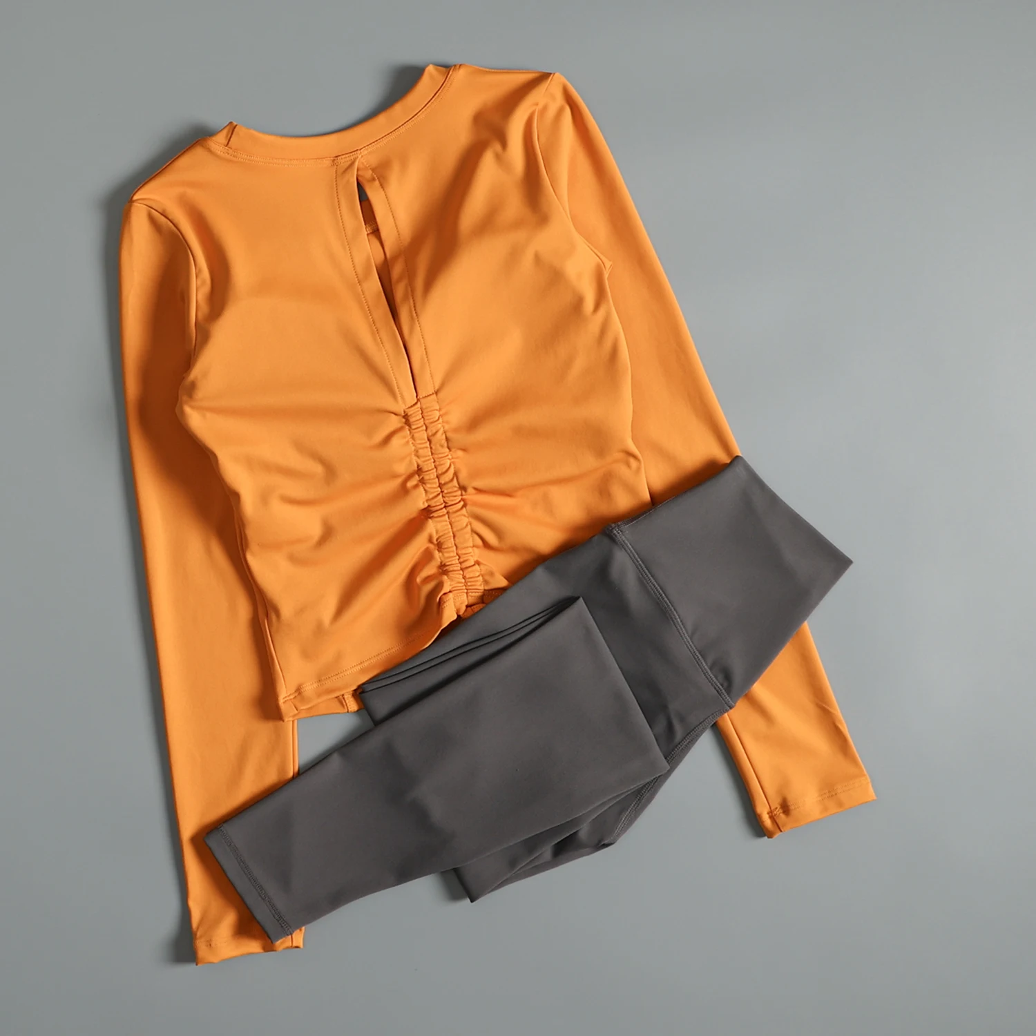 Traje de yoga para mujer en otoño, corte ajustado y entrenamiento de gimnasia delgado, jogging por la mañana, mangas largas, cintura alta, levantamiento de cadera, deportes de ciclismo