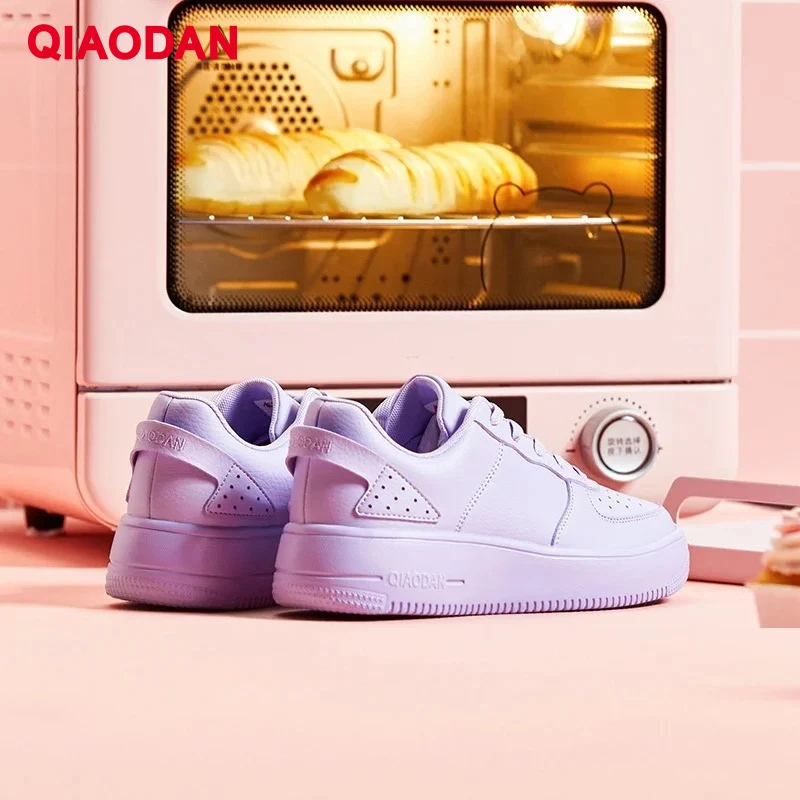 QIAODAN Leather Skateboarding Shoes for Women 2025 New 4 Color Patchwork Female Casual Versatile Sport Sneakers XM2690550B