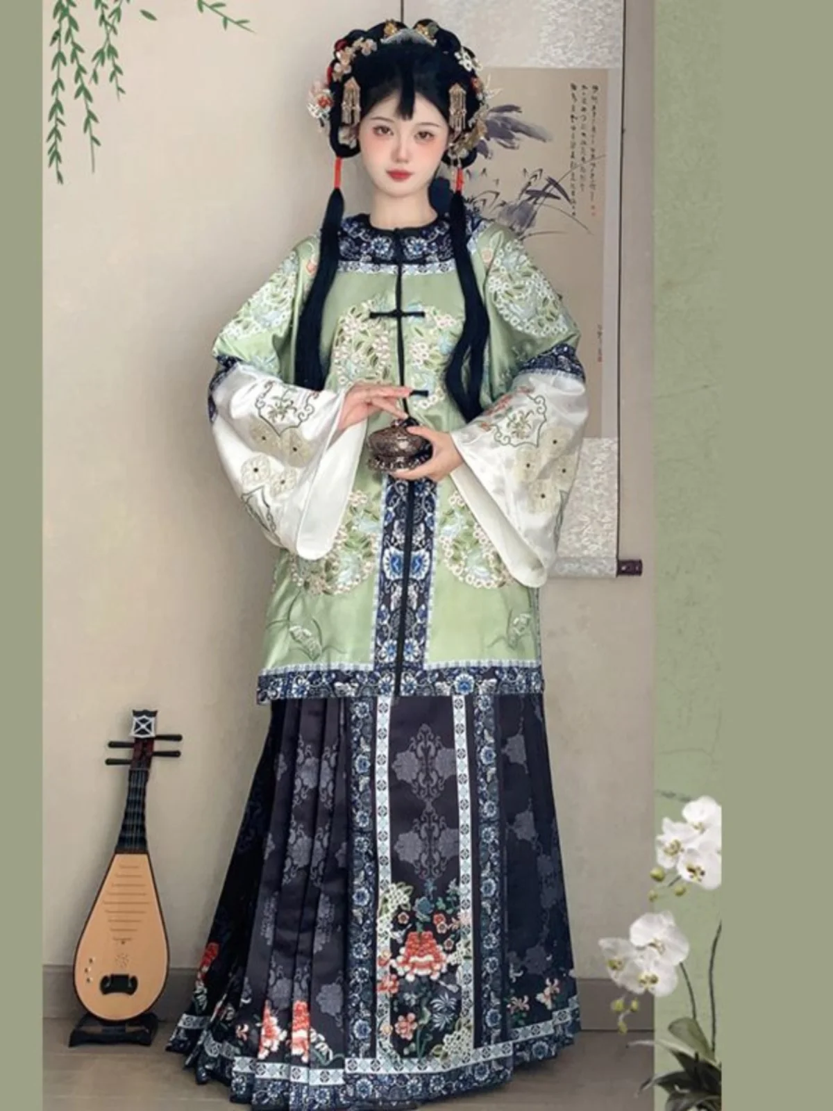 

New original Qing Han female heavy industry embroidery on the front printed horse skirt Qing Dynasty clothing retro suit