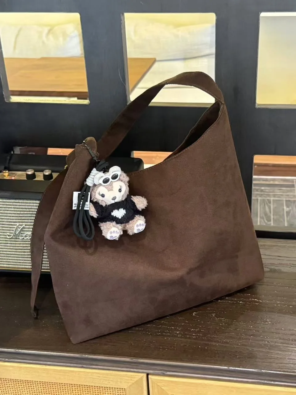 

Ретро-сумка на плечо для женщин, новинка осени 2025, повседневная вместительная студенческая сумка-тоут, простая, с магнитной застежкой, синяя...