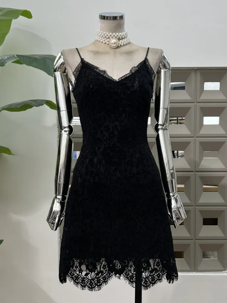 DFDG 2025 Primavera Estate Donna Lace Cut-Out Vintage Patchwork Abito con cinturino per spaghetti Abito firmato sexy sottile che definisce la vita