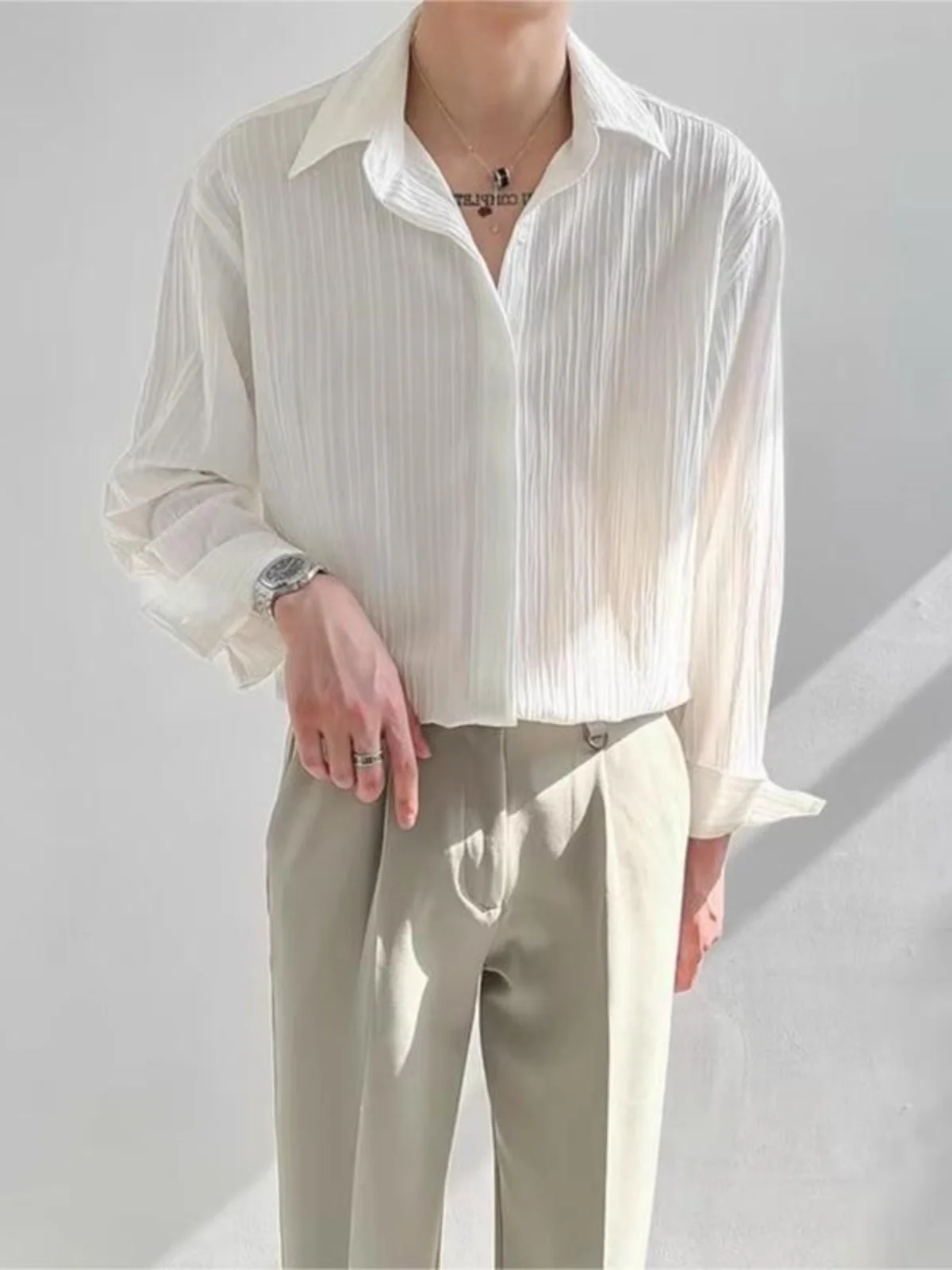 

Мужская рубашка свободного кроя с длинным рукавом, с эффектом мятой ткани, драпирующаяся, не требует глажки, модный тренд, новинка весны, молодежная, популярная.