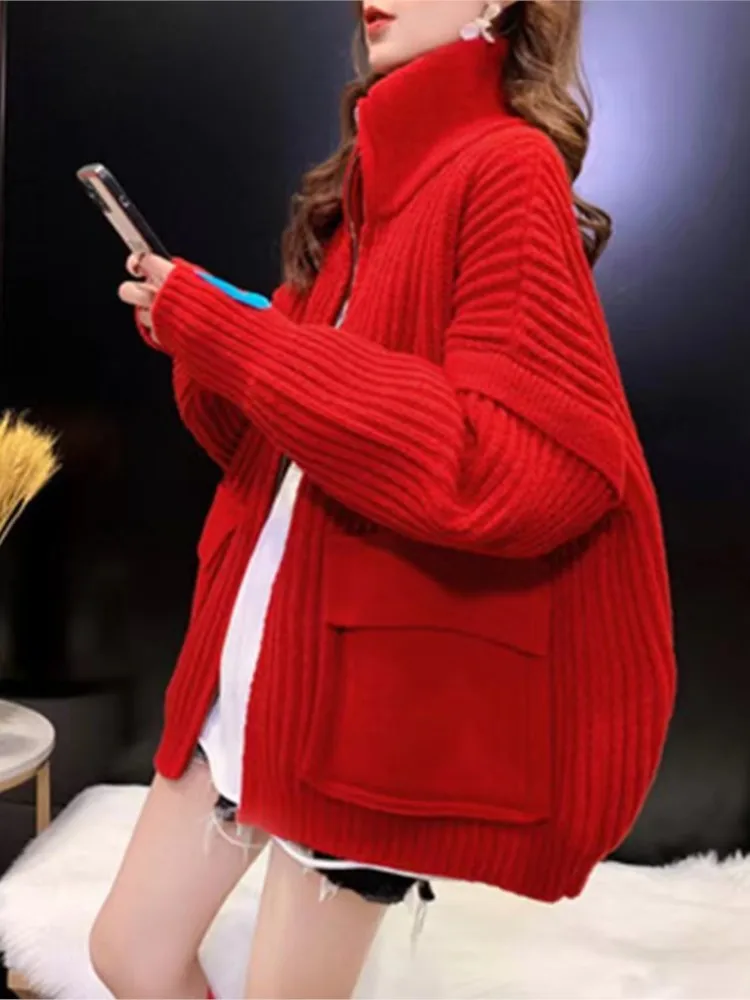 Bluoltre: Il Cardigan Autunnale che Sta Rivoluzionando lo Stile Femminile in Italia