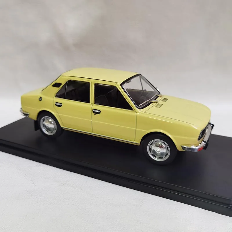 1/24 Scale SKODA 105L Alloy Car Model Collection Ornaments