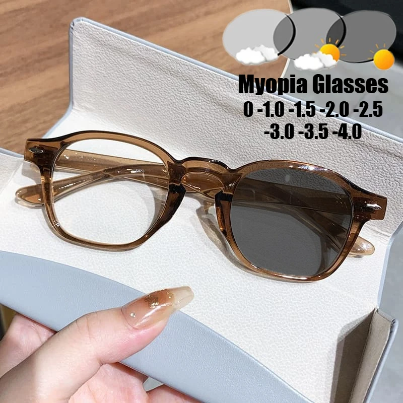 

2025 Retro Indoor Outdoor Photochromic Myopia Glasses for Women Leopard Blue Light Blocking Computer Glasses Diopters 0 To -4.0