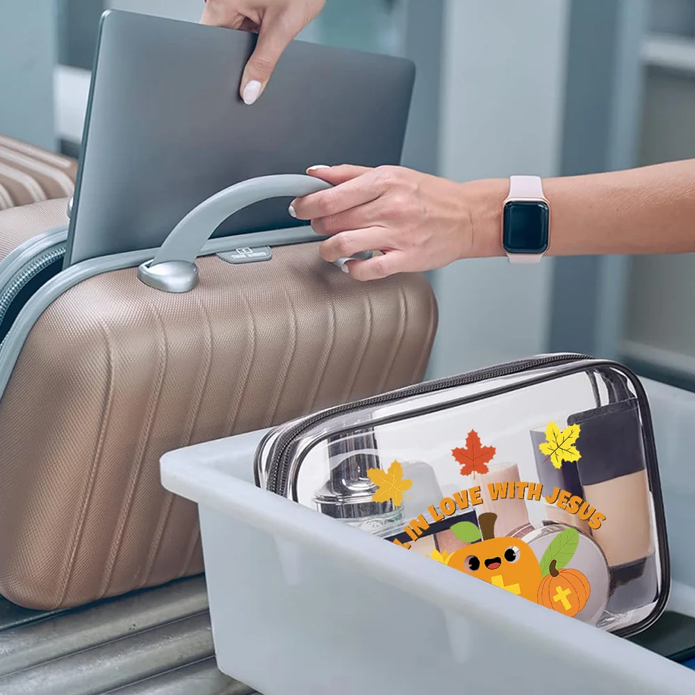 Neceser transparente con temática de otoño.