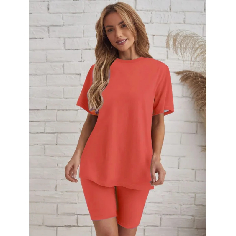 Ensemble de détente pour femmes, deux pièces, t-shirt à manches courtes associé à un pantalon, pyjama confortable et décontracté pour la maison.