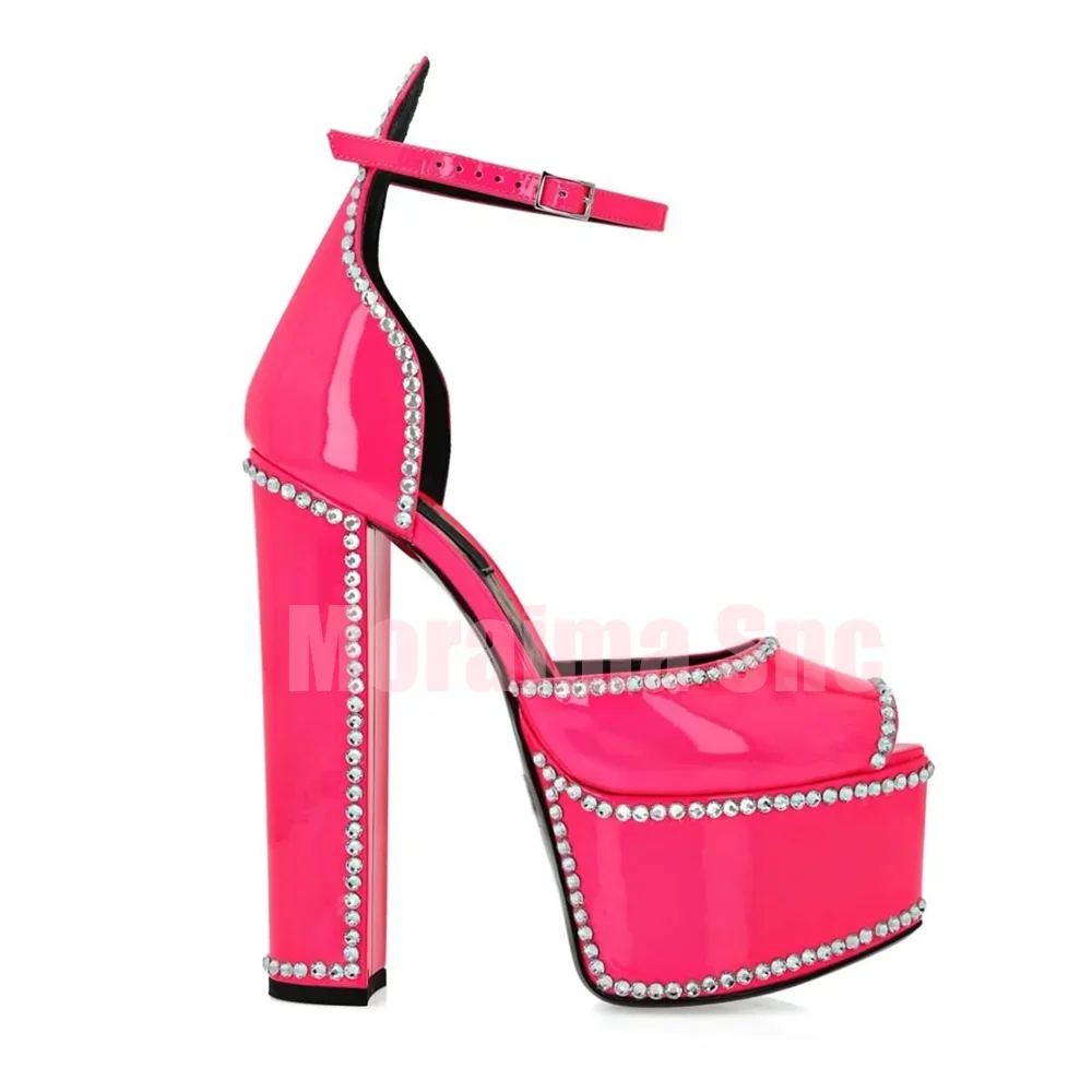 

Сандалии из лакированной кожи на платформе с кристаллами и открытым носком, пикантная модная женская летняя обувь на высоком каблуке с пряжкой на щиколотке и ремешком, банкетная обувь