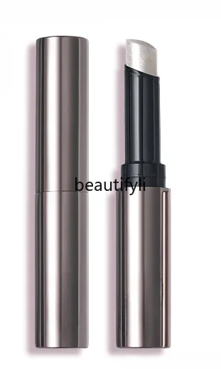 

Diamond highlight stick brightens eyes, pearlescent bursts and trims