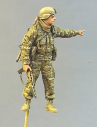 1:35 Scale Die Cast Resin Figure Model Assembly Kit Syrian War Commander Unpainted Free Shipping (1 Person)