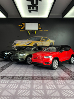 1:32 Volvo XC40 alloy car model, capable of opening doors, metal, children's sound and light toys, ornaments and gifts