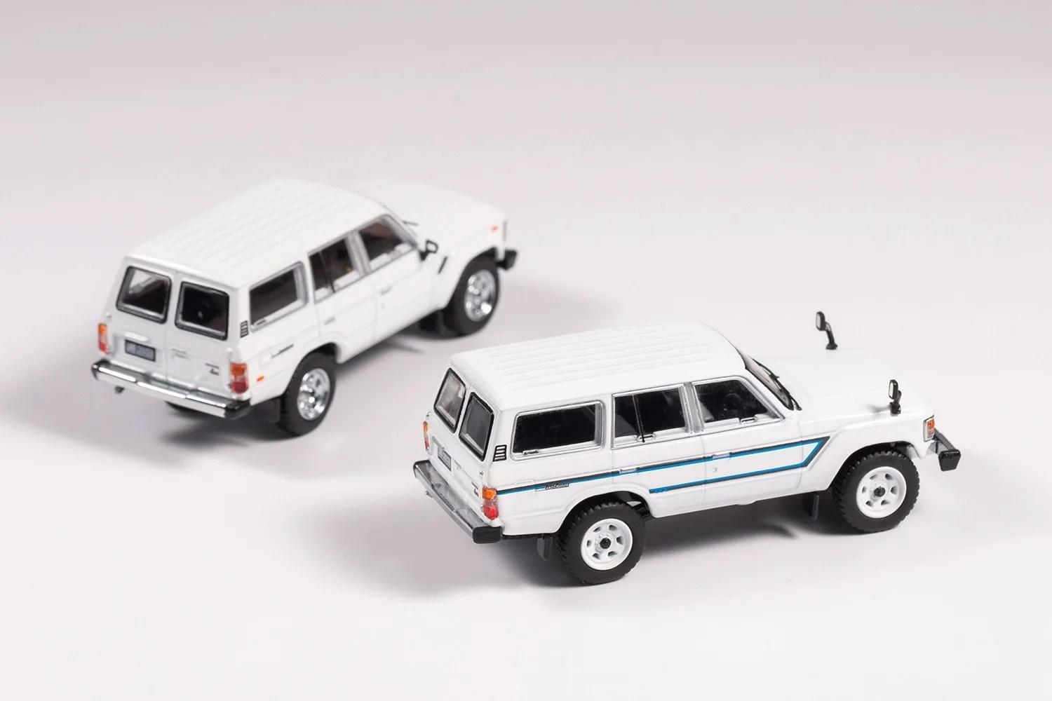 GCD 1:64  Landcruiser LC60 alloy car model can be turned into a finished collection SUV off-road