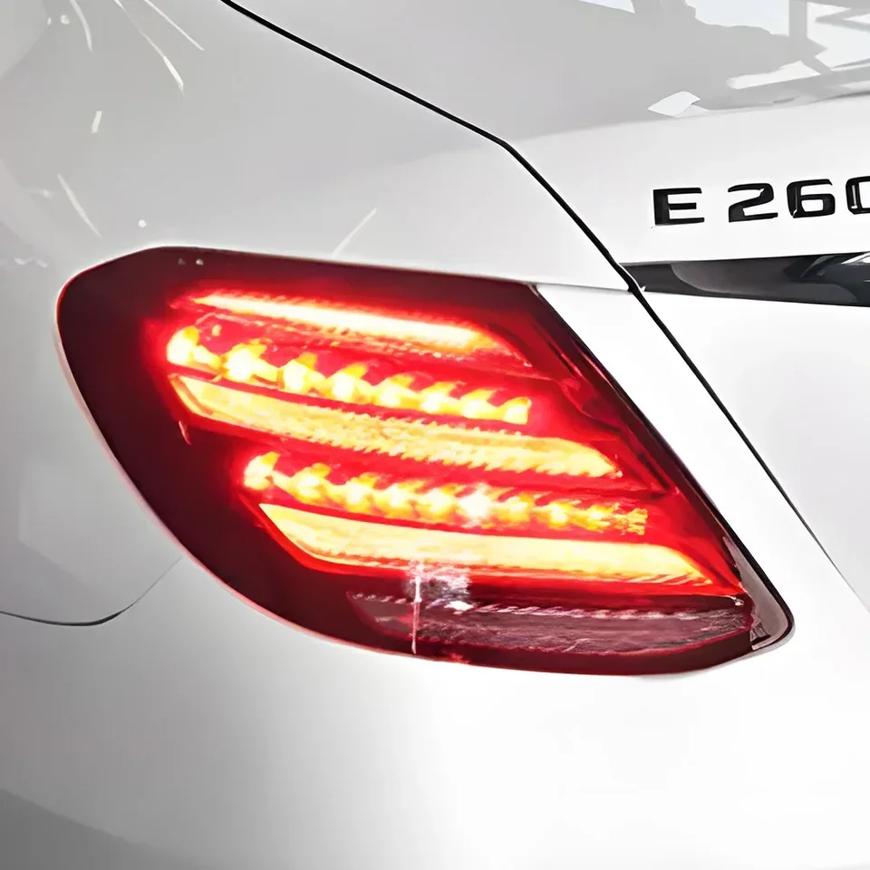 E200 S213 後期　 テールランプ 左　社外　2016-2020 美品 ベンツ E クラス W213 E200 E260 E300 2016-2020 車のテールライト