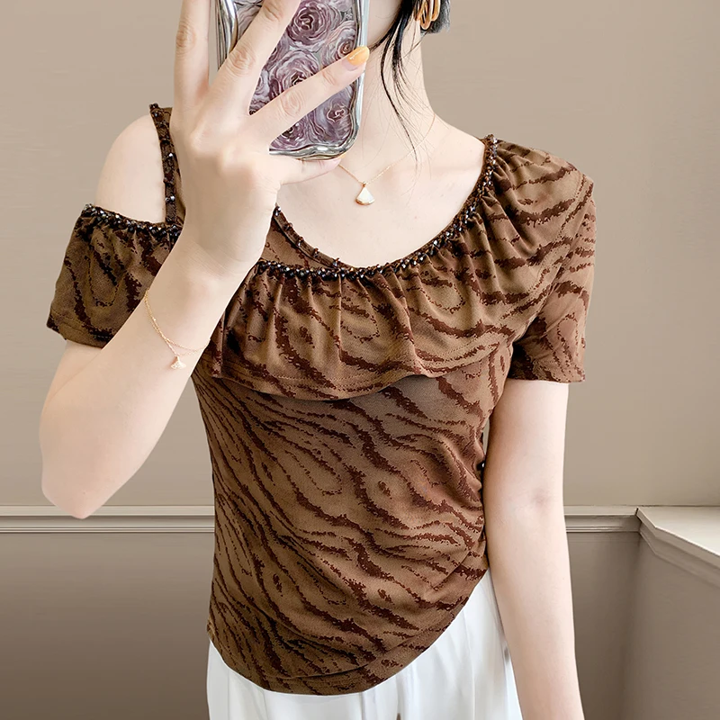 Letnia damska koszulka z odkrytymi ramionami i kołnierzykiem z falbanami Eleganckie, dopasowane, wszechstronne topy stylizacyjne