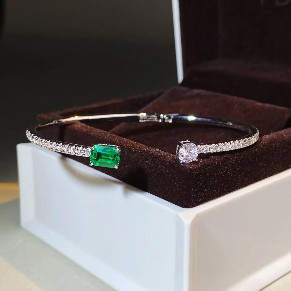 Luxurious and Exquisite 18K Real Platinum PT950 Bracelet Women's Solid Bracelet Opening Adjustable Emerald Bracelet Simple Seiko
