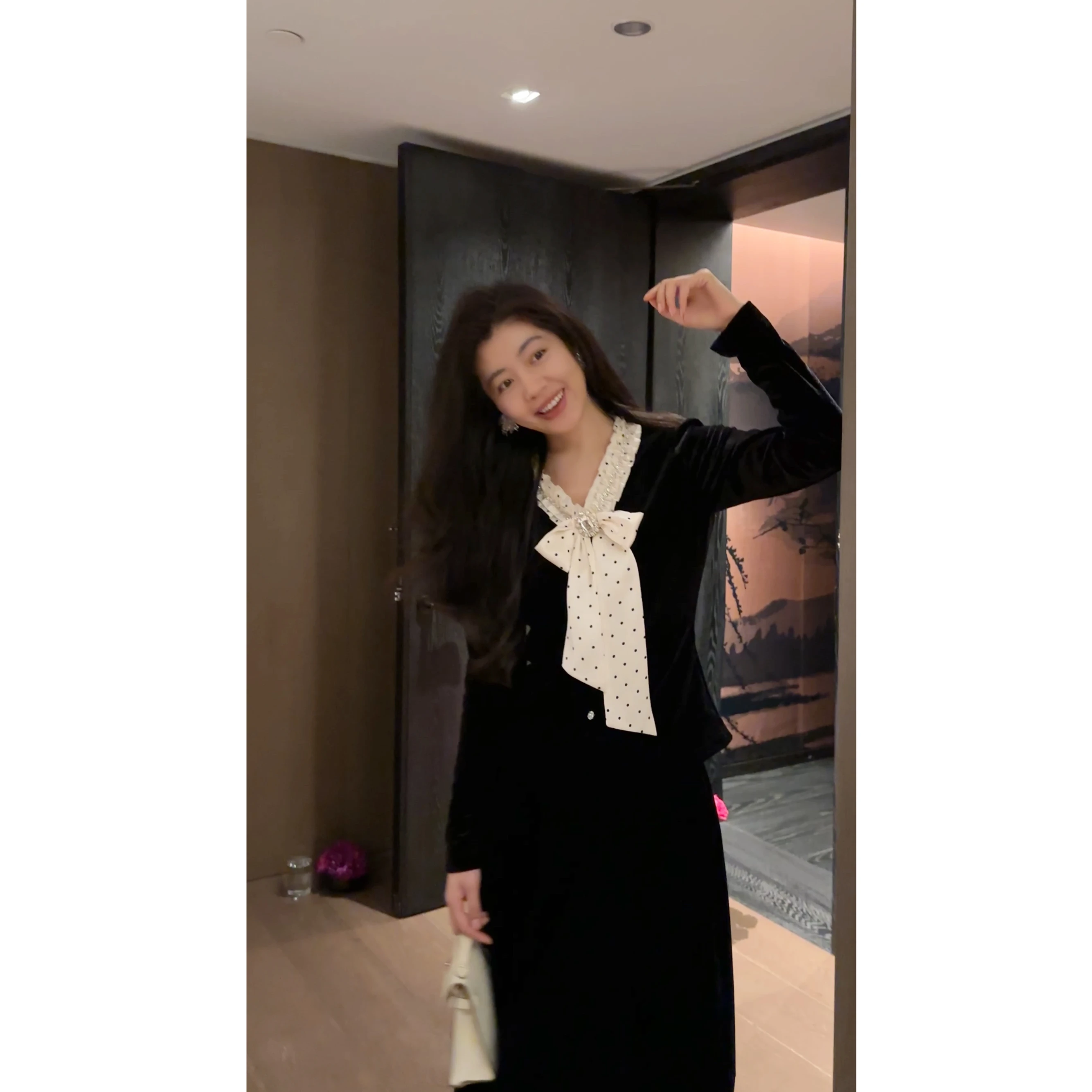 

Топ NCOU Bla Velvet с поясом, украшенным вручную стразами, длинными рукавами и элегантным дизайном, женская модная одежда, новинка осени.