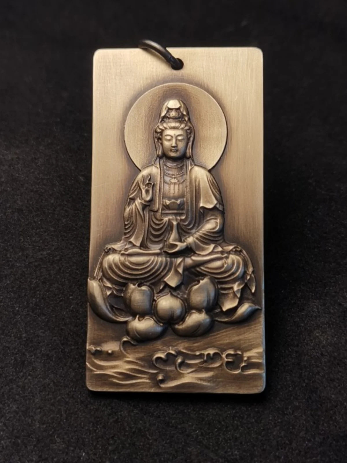 

Sipei bronze carving Nanhai Shuiyue Guanyin Bodhisattva all brass Buddha pendant pendant square card to send lanyard.