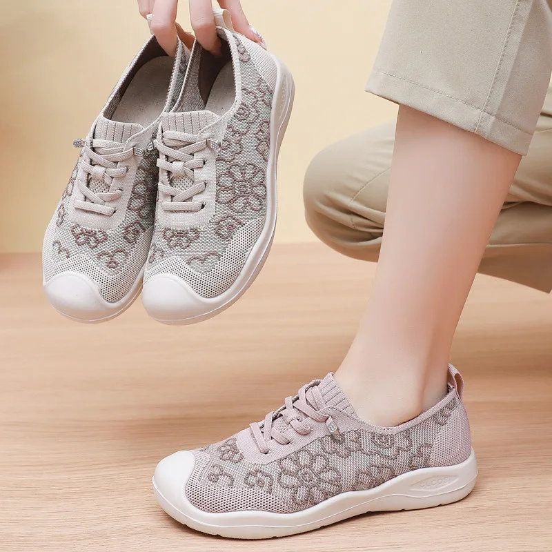 

New Spring/Summer 2025 Old Beijing Cloth Shoes for Women, Comfortable and Breathable Single Shoes, Light and Casual Mom Shoes