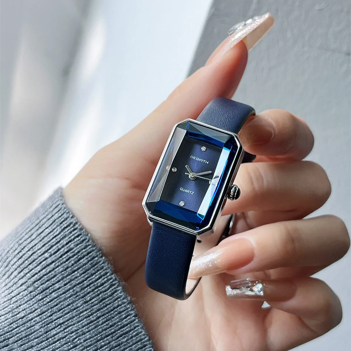 Luxury Diamond Inlaid Elegant Cut Women Watch Rectangular Simple Design Quartz Movement Ladies Leather Band Classic Wristwatch