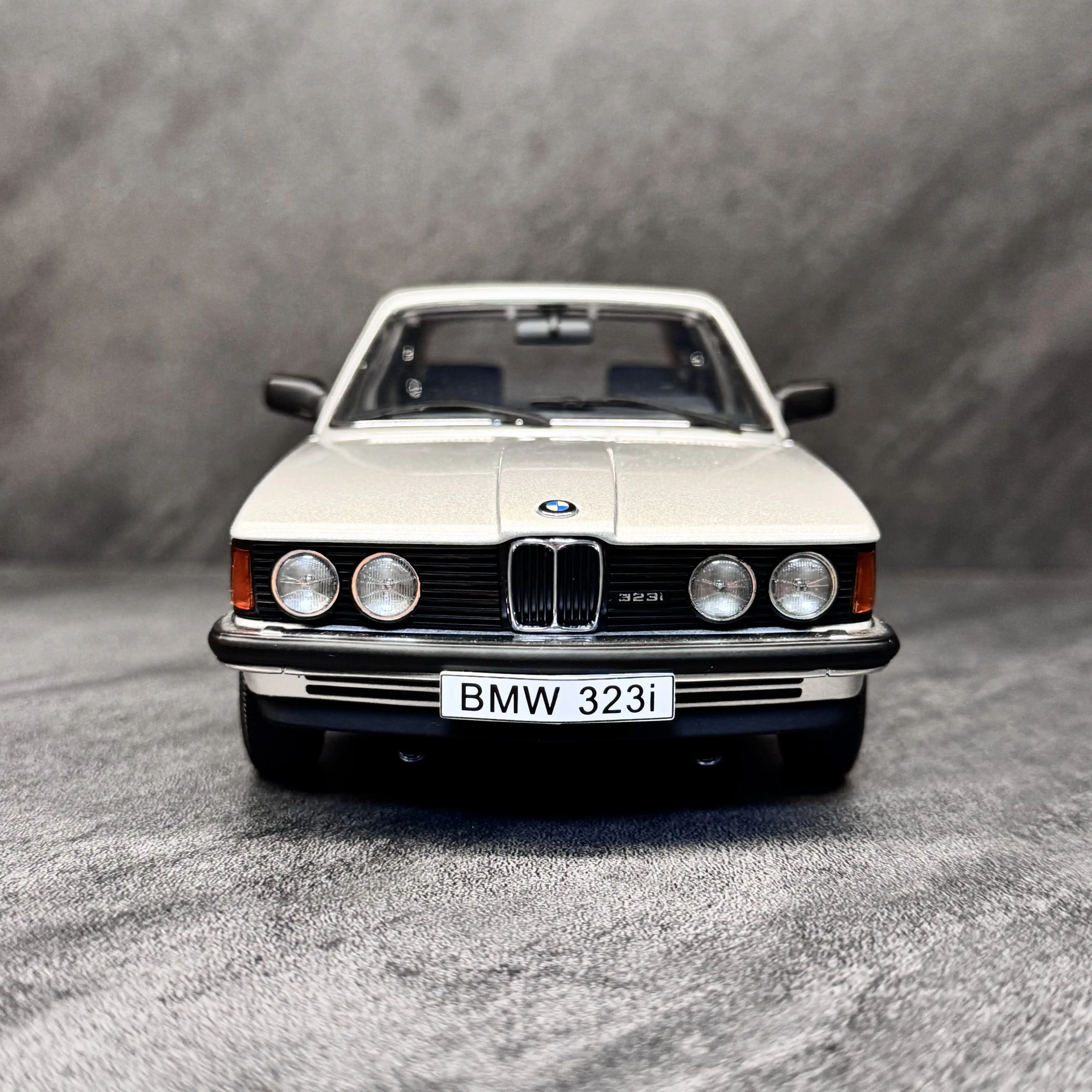 Autoart 1:18 323i E21 Silver Simulation Limited Edition All Open Alloy Metal Static Car Model Toy Gift