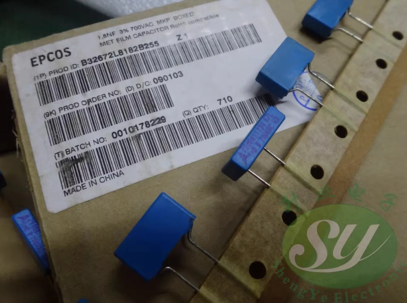 20PCS EPCOS 0.0018uf/700vAC 1.8nf 1800pf 1n8 182 New 8.3MM braided film capacitor B32672L8182B