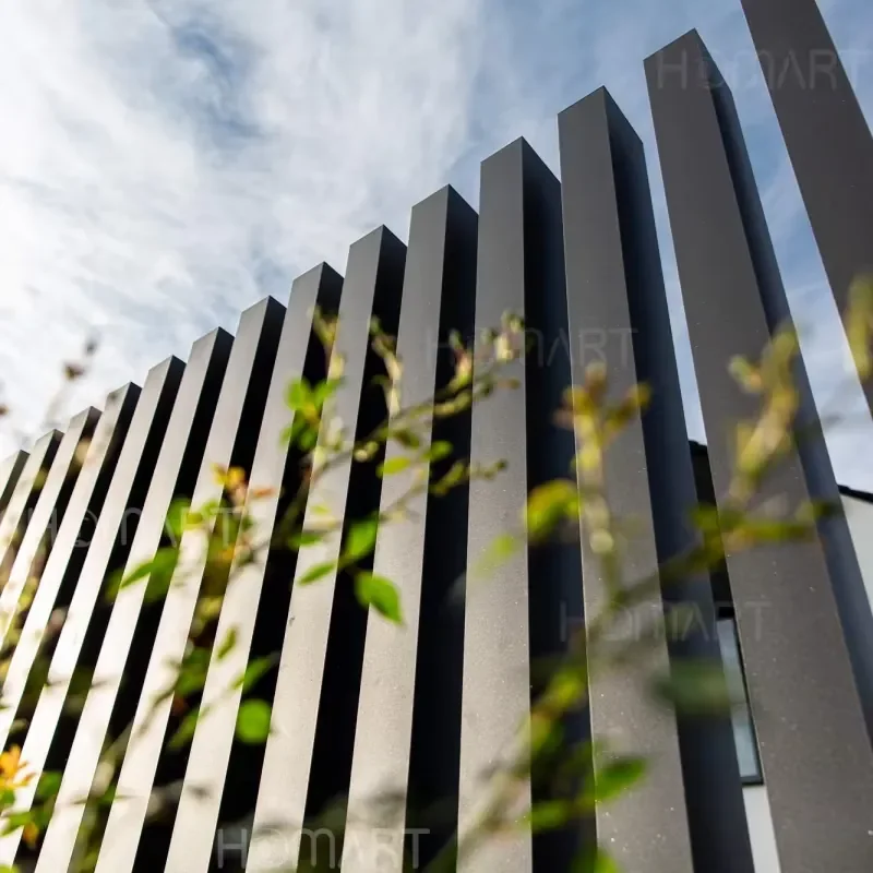 Modern Vertical Louver Aluminum Fence Privacy Slat Fencing for Villa Courtyard Outdoor Garden Security Railing