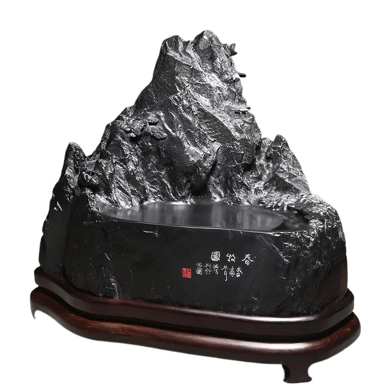 

Натуральный черный камень с хвостом дракона