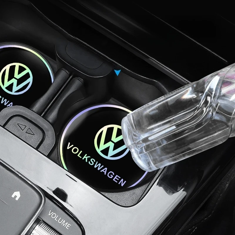 2PCS VW Serie Auto Tasse Halter Matte 7cm Leder Wasser Untersetzer für Volkswagen GTI R Linie Polo Golf passat Tiguan Arteon Caddy Jetta