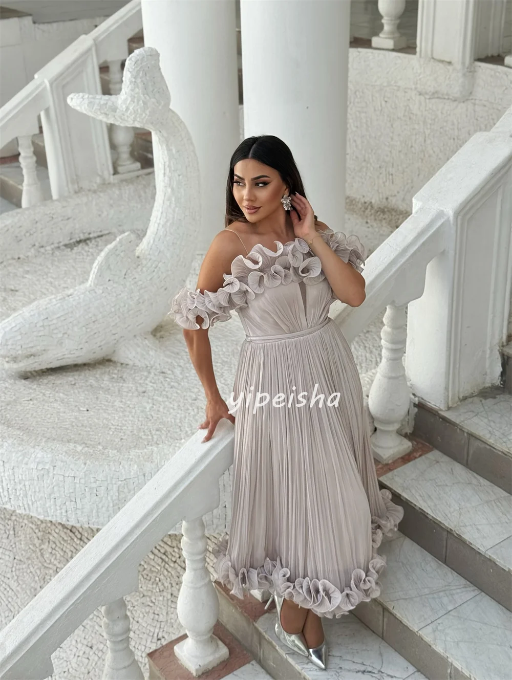 فساتين رسمية مخصصة مكشكشة على شكل حرف a مكشوفة الكتف بطول الكاحل مناسبة مخصصة مقاسات متاحة معقدة