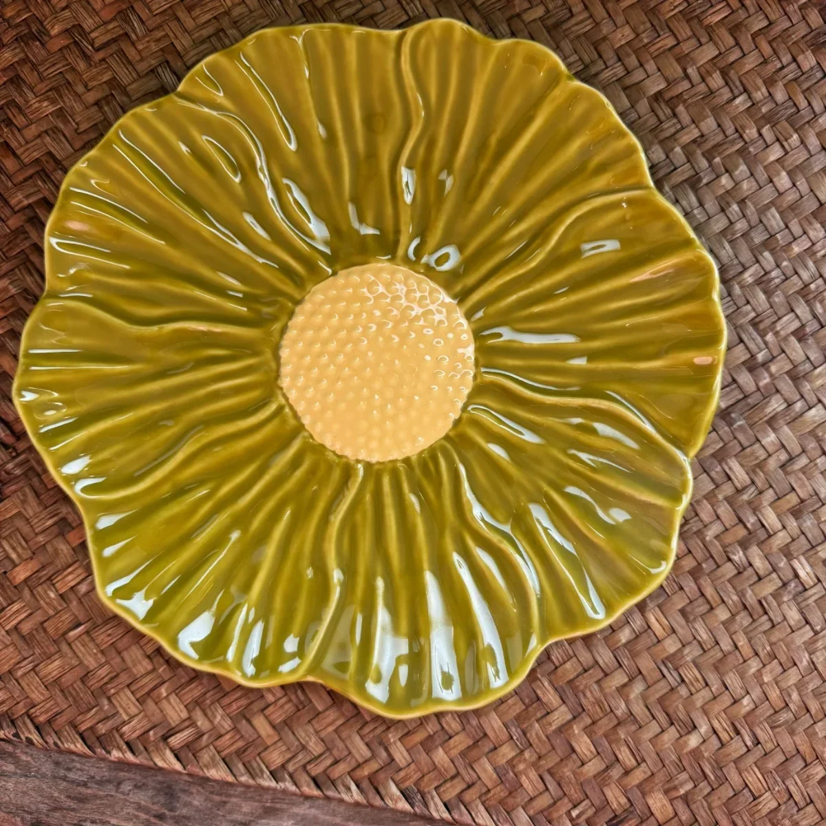 Ceramic Dinner Plate Vintage Flower Shape Dessert Plate Embossed Texture Ceramic Petal Plate Home Diningtable Decor Cake Tray