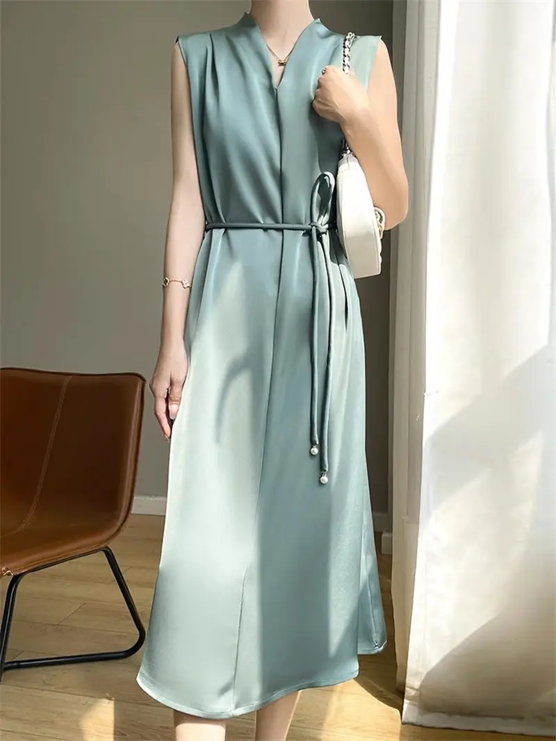 

2025 Spring/Summer New V-Neck Sleeveless Acetate Satin Dress For Women Elegant & Light Luxury Versatile Solid Color Dress g1152