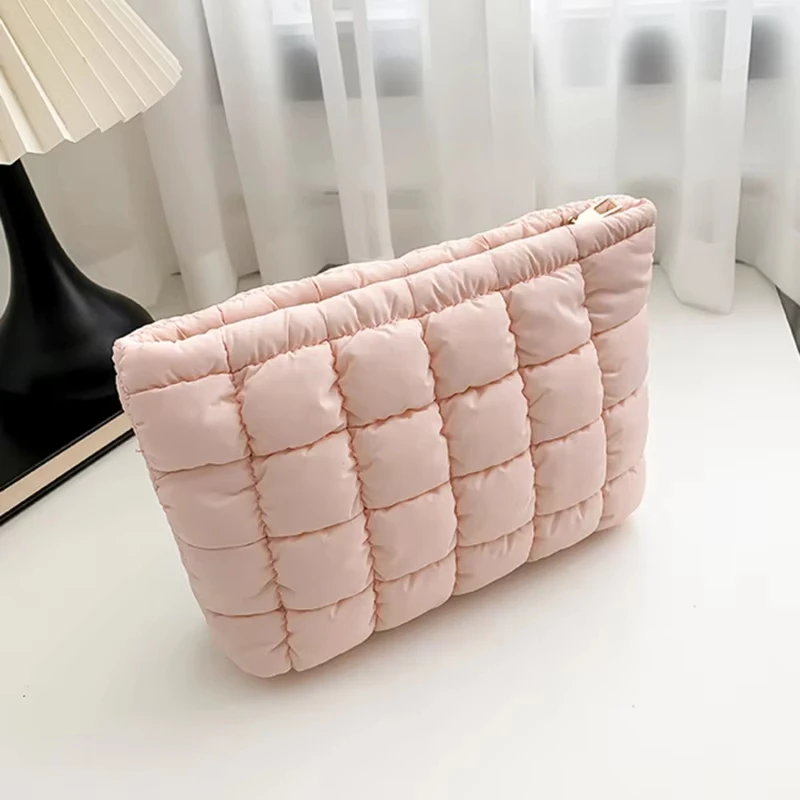 Women Makeup Pouch Padded Quilted Makeup Storage Bag Puffer Makeup Bag Large Cosmetic Organizer Bag Clutch Handbag Beauty Case