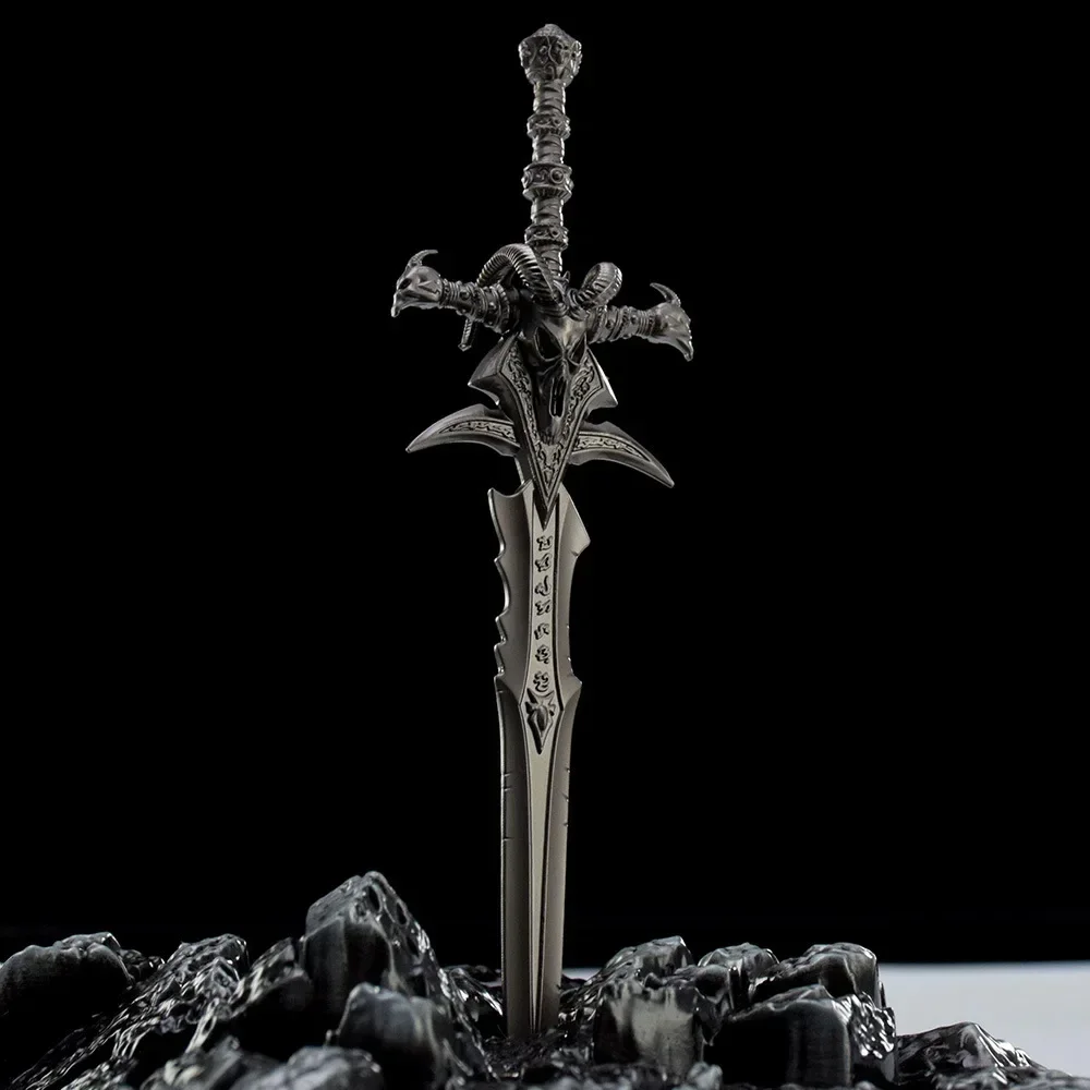 کی 14cm World of Warcraft Anime Figure Lich King Frostmourne Peripheral Model New Style Carved Samurai Weapon Birthday Gift Toy Kid