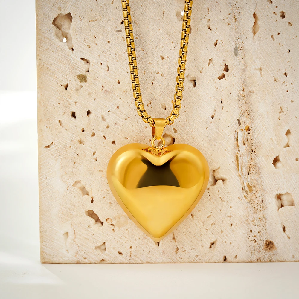Stainless Steel Gold Plated Minimalist Peach Heart Pendant Necklace fashion Clavicle Chain for Women Girl Jewelry