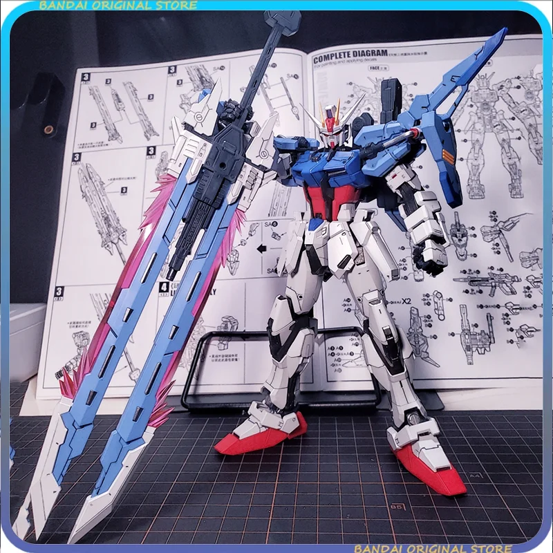 

【IN STOCK】WU JI Model Ryuutoko style Twin Sword Strike MG 1/100 GAT-X105 combinable into a Greatsword with a decal floor stand