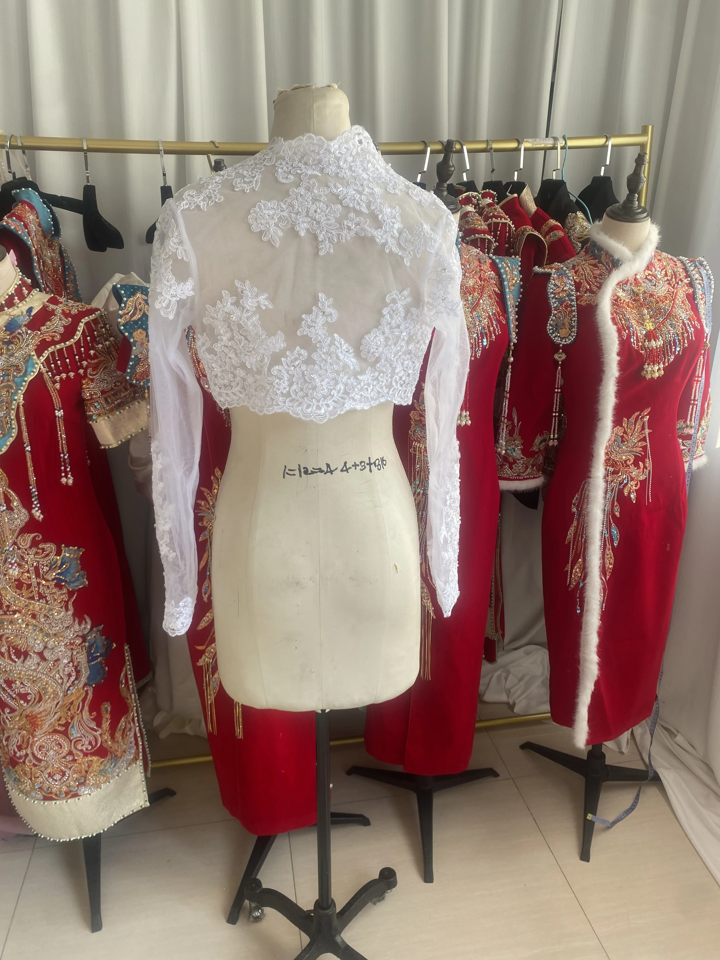 Bolero de renda personalizado para mulheres, jaqueta de noiva de manga comprida, trevo para casamento, frete grátis, WJ935