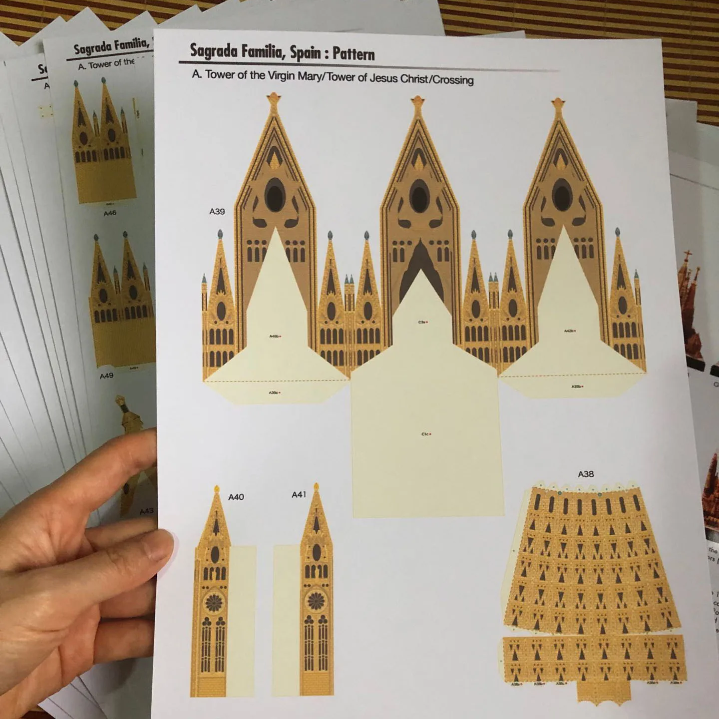 World Famous Architecture Spain Cathedral Sagrada Familia Roman Catholic Church Paper Model DIY Student Handwork Home Decoration