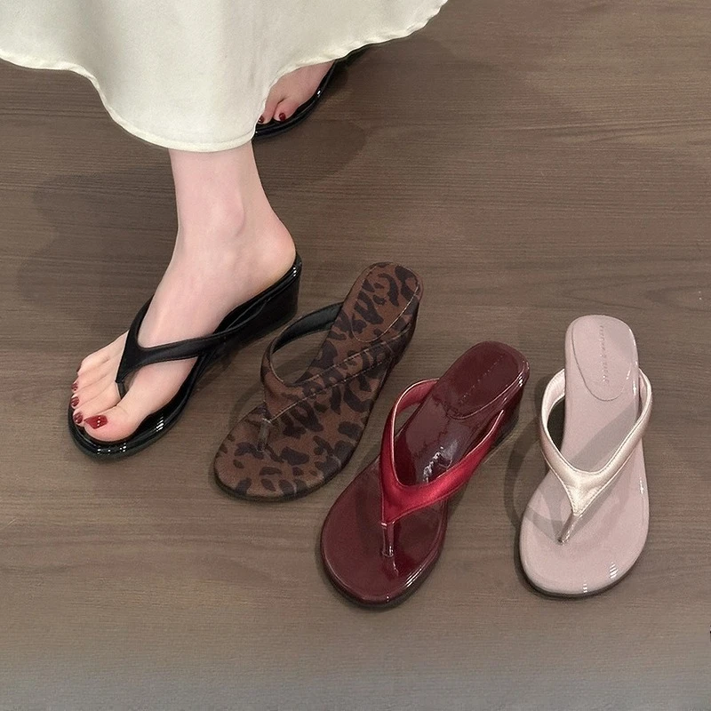 

Leopard Print Platform Flip Flops for Women Summer 2026 New Wedge French-Style Small Sandals for women Height-Enhancing Slippers