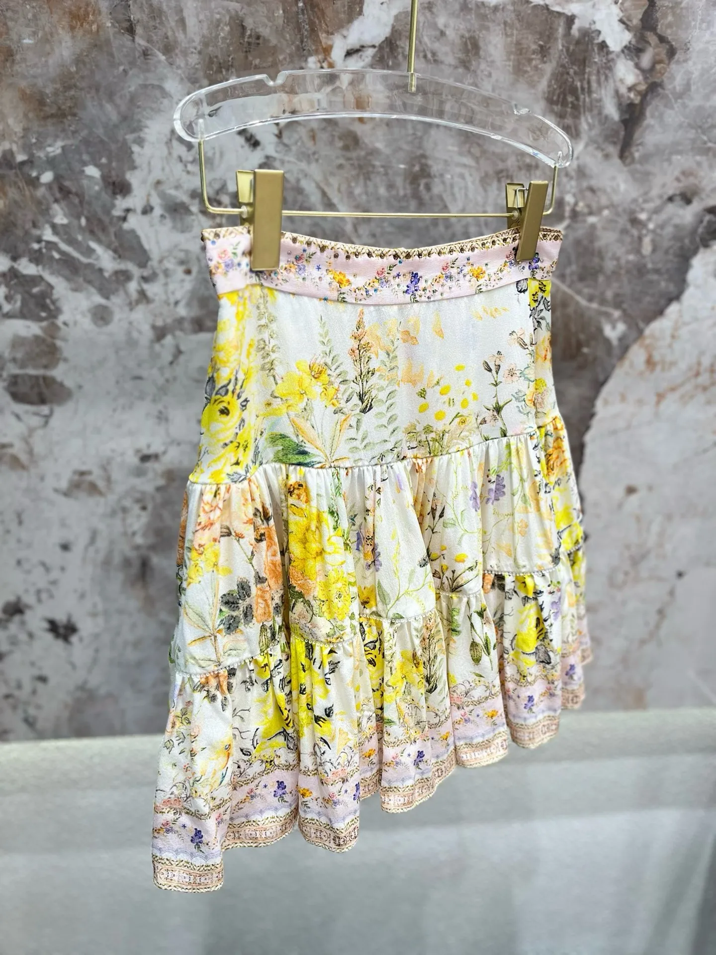 

Crystal Beaded Women Yellow Skirt High Waist A-Line Casual Silk Mini Jupe