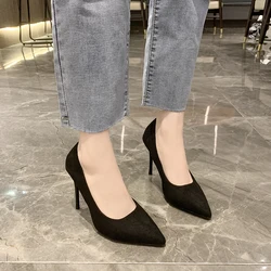 2024 Slip On tacchi neri a punta Sexy Crossdressers scarpe sandali da esterno décolleté con marchio da donna