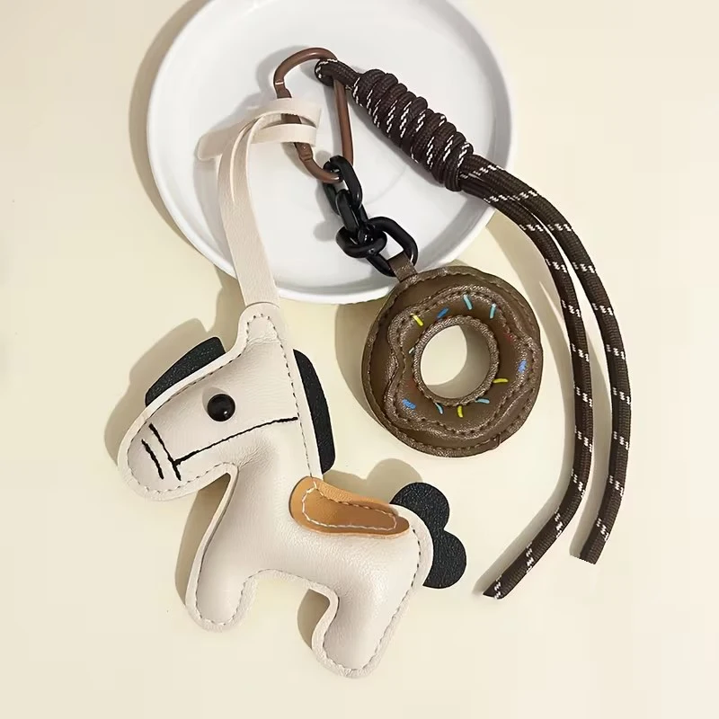 Stilvoller PU-Leder Katzen-Anhänger Schlüsselanhänger Taschenanhänger - Modisches & Spaßiges Accessoire für Taschen