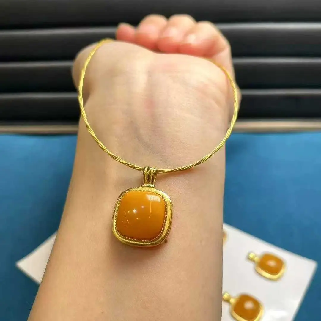New pure natural beeswax pendant 925 high-grade silver small sugar cube versatile temperament necklace square retro girlfriend